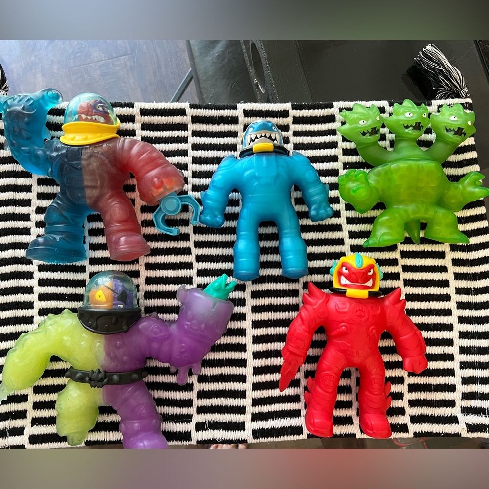 5 Heroes of Goo Jit Zu